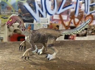 Juguete de dinosaurio Therizinosaurus articulado garras largas cola emplumada juego de simulación Foto 1 de 3