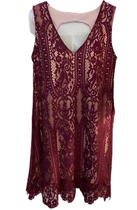 New Trixxi Eyelet Lace Shift Red Party Dress Sleeveless V-Neck Open Back Size M - Picture 1 of 12