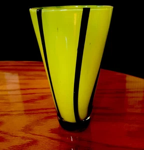 Vaso in vetro artistico soffiato a mano da studio - Foto 1 di 4