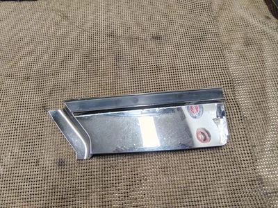 Buick Riviera and Riviera GS 1968 1969 LH guardabarros inferior moldura 1383807 Foto 1 de 4