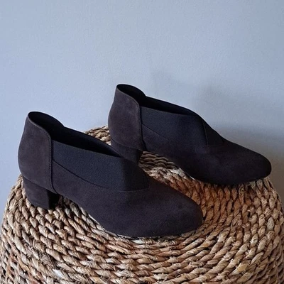 NUEVO SIN ETIQUETAS Eric Michael Antonia Marrón Gamuza Cuero Sin Cordones 2" Tacón Botas Bajos 8.5 Foto 1 de 4