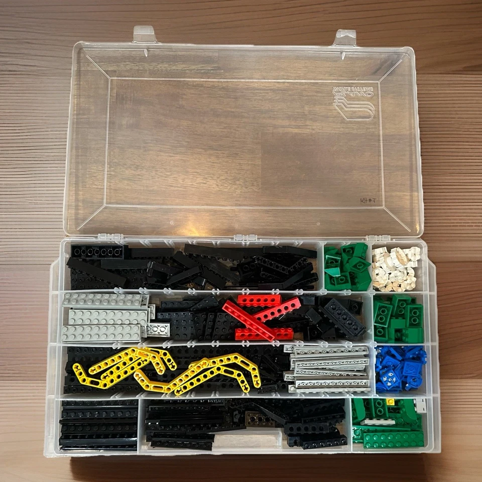 Lot of Assorted 100+ LEGO Dacta Technic Parts Mix of Bricks, Liftarms w/Tray - Image 1 of 4