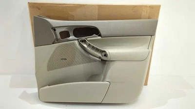 Nuevo panel de moldura de puerta delantera original Ford 2005-2007 Focus 4 puertas diestro 5S4Z5423942DB Foto 1 de 4