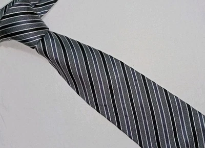 Corbata de seda para hombre Marks & Spencer con patrón de rayas negra gris blanca plateada  Foto 1 de 4