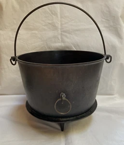 VINTAGE ERIE CAST IRON PRE- GRISWOLD 804 NO 8 HEARTH KETTLE RING FOOTED - Picture 1 of 9