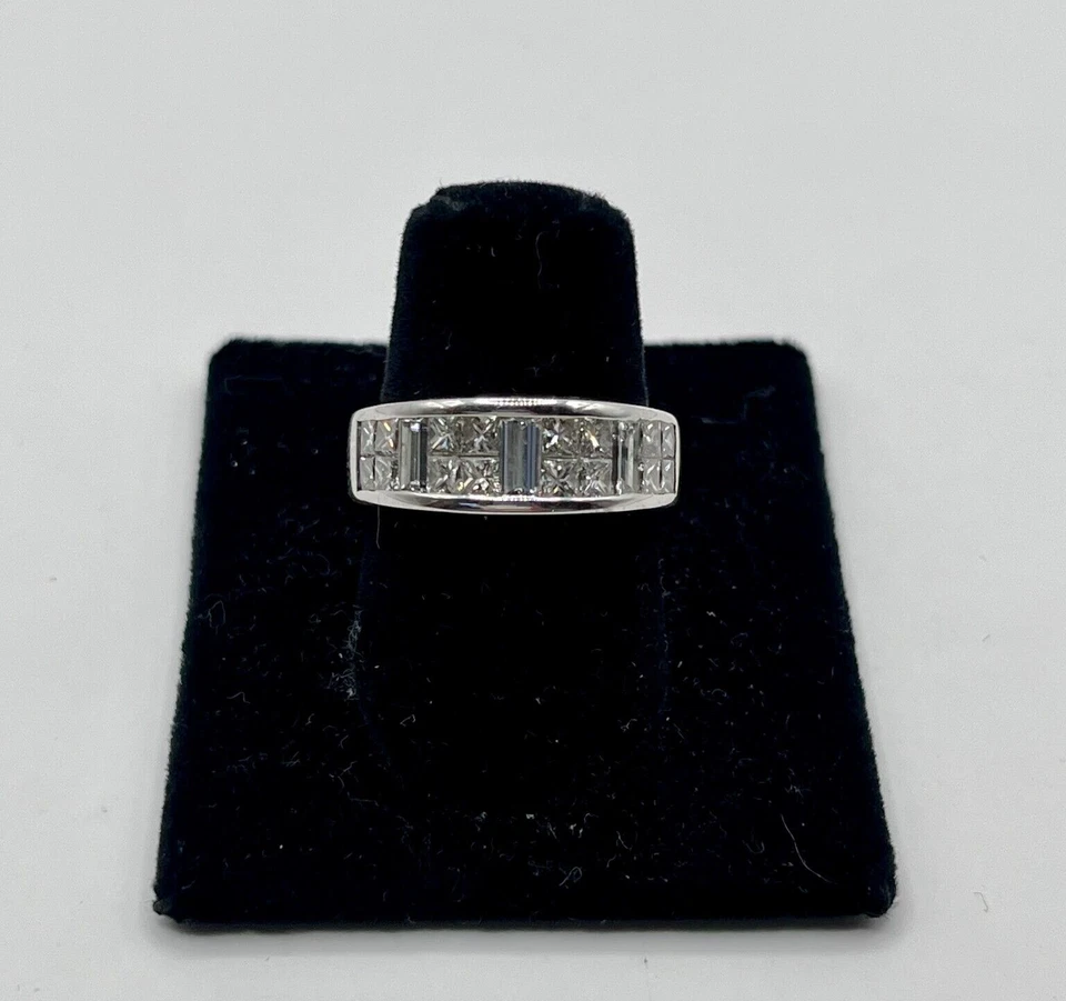 18k White Gold Wedding Band with Natural Princess and Baguette Diamonds 1.50Ct - Image 1 of 2