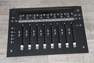 Superficie de control de fader sensible al tacto Avid Artist Mix - Imagen 1 de 4
