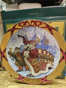 Bing & Grondal,  Christmas Around the World, Santa in Russia Decorative Plate. - Picture 1 of 1