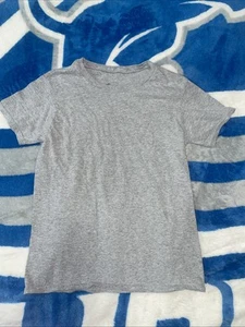 Medium Hanes Gray Shirt Kids - Picture 1 of 3