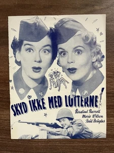 Never Wave at a WAC Rosalind Russell 1953 Danish Movie Souvenir Program - Picture 1 of 6