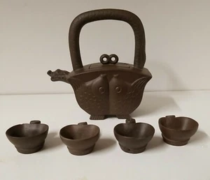 Vintage Chinese Yixing Pottery Miniature Clay Teapot with 4 cups Fish Design - Picture 1 of 8