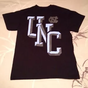 Camiseta UNC Universidad de Carolina del Norte Tacones Alquitranados Para Hombre Mediana 100% Algodón Nueva Sin Etiquetas - Imagen 1 de 1