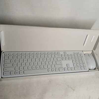 Microsoft QHG-00031 Bluetooth Keyboard and Mouse - Image 1 of 3
