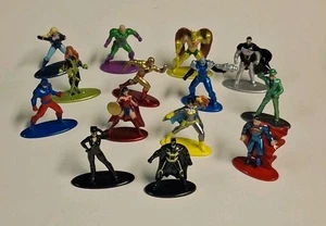 Lote de 14 figuras de metal de nano metal de Jada Toys: DC Comics - Imagen 1 de 14