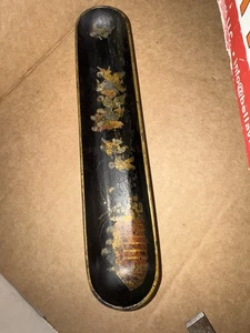 Antico vassoio portapenne rettangolare cinese/giapponese laccato con scena gioco bambini - Foto 1 di 8