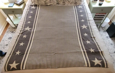 Manta Patriótica Estrellas y Rayas - Estilo Americana, Núcleo de Granja 51"x58" Foto 1 de 4