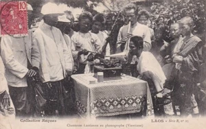 LAOS Chanteuse laotienne au phonographe Vientiane Indochine Gramophone Indochina - Imagen 1 de 2