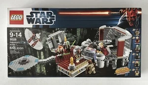 LEGO Star Wars: Palpatine's Arrest (9526) - Picture 1 of 13