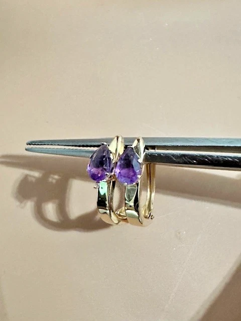 Pendientes Huggie Estate de Amatista Corte Pera de Oro Amarillo de 14K Foto 1 de 4