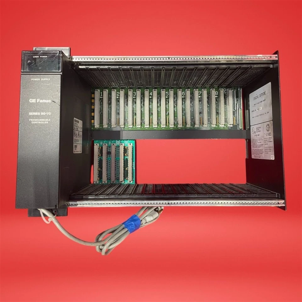 Controlador lógico programable GE Fanuc Series 90-70 PLC CPU y fuente de alimentación Foto 1 de 4