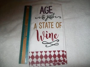 AGE IS A STATE OF WINE LOGO, TOALLA ESTILO COCINA/GOLF, ROJO Y BLANCO-16 X 26" - Imagen 1 de 2