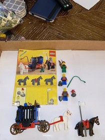 Vintage LEGO Castle: Dungeon Hunters (6042) Instruction manual included.