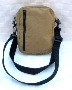 NUOVA BORSA A TRACOLLA BAGGU SPORT NYLON RICICLATO BODY BAG KAKI SCURO - Foto 1 di 8