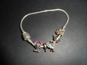 Sterling Silber Bettelarmband mit Lilo und Stich, Ohana und anderen Charms - Bild 1 von 4