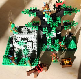 LEGO Castle: Camouflaged Outpost (6066) Missing Feathers w/Instructions & Spares