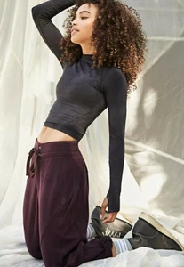 NWT FREE PEOPLE SzXS MOVEMENT SUMMIT SCOUT FLEECE PANT RAISIN - Picture 1 of 6