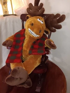 DanDee Schaukelstuhl singend animiert Elch Oma wurde von einem Rentier überfahren  - Bild 1 von 7