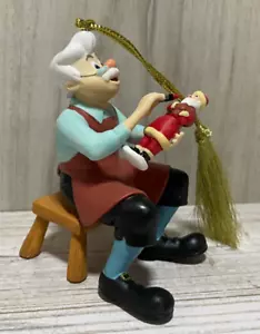 Disney Early Moments Geppetto's Weihnachtsschnitzerei Pinocchio Ornament NEU Grolier - Bild 1 von 4