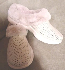 SKechers Go Walk FOAMIES COZY EMBRACE Baby Pink US 8.5 NWOB Faux Fur Lined - Picture 1 of 12