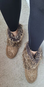 Worn faux fur winter slippers women Old Used Size 11 Brown Cozy