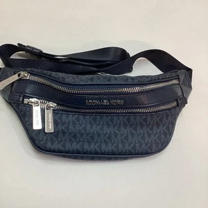 Marsupio Michael Kors blu navy pelle allover MK stampa logo marsupio cintura vita - Foto 1 di 13