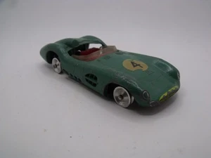 Pièces détachées 1/43 - SOLIDO - CAISSE + CHASSIS ASTON MARTIN 3L. - Foto 1 di 3