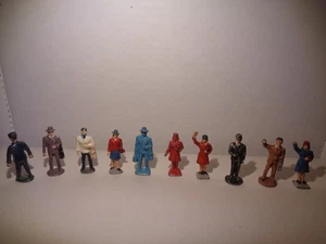 VINTAGE ERIE/AUTHENTICAST DIECAST/LEAD RAILROAD PASSENGER STATION 10 FIGURES. - Picture 1 of 8