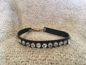 Swarovski Kristall und Leder einzeln Wickelarmband in schwarz mit klaren Kristallen - Bild 1 von 1