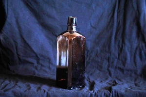 Vintage antike braune quadratische Schnapsflasche - Bild 1 von 3