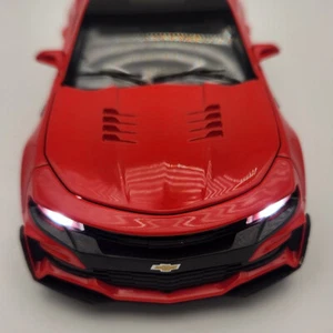 Chevrolet Camaro 2024 - escala 1:24 - modelo diecast - rojo - Imagen 1 de 8