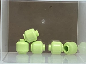 Piezas LEGO - Minifigura Verde Amarillento, Cabeza (Lisa) - No 3626c - Cantidad 5 - Imagen 1 de 1