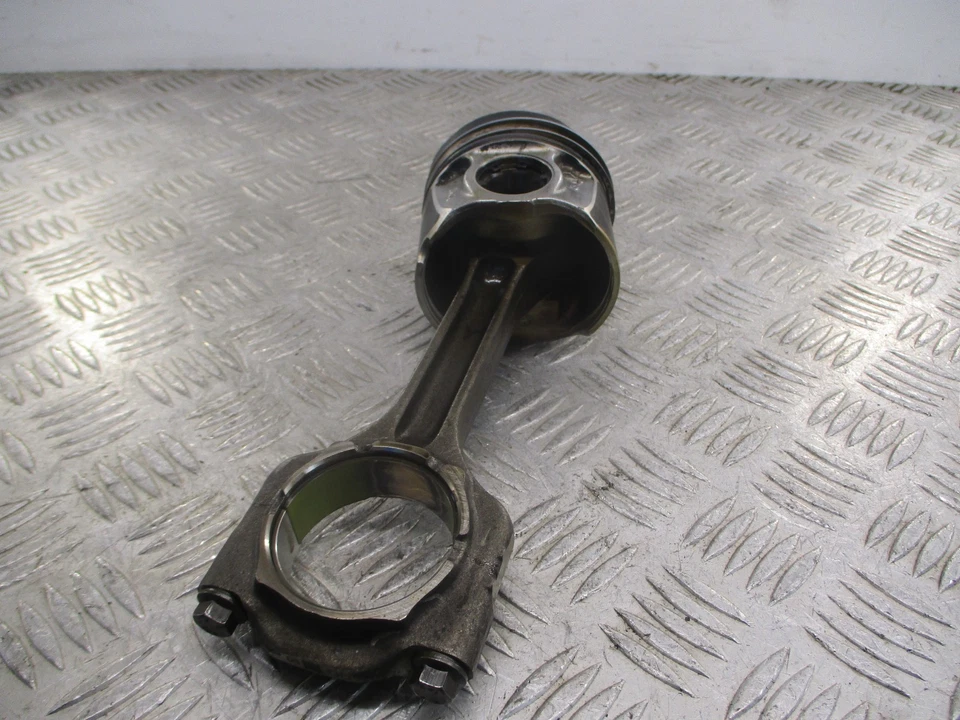 Alfa Romeo Stelvio 2017 2,2 JTD 55271838. Pistón y varilla de conexión 60K Foto 1 de 4