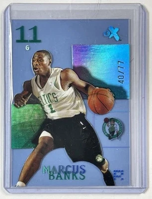 MARCUS BANKS 2003 FLEER E-X #77 NOVATO CREDENCIALES ESENCIALES AHORA RC/77 ESTUCHE GOLPEADO Foto 1 de 2