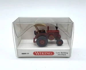 Wiking H0 1:87 088009 Lanz Bulldog mit Dach dunkelrot / beige wie Neu in OVP - Bild 1 von 1