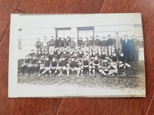 1920 c. grande squadra di calcio cartolina fotografica reale - Foto 1 di 2