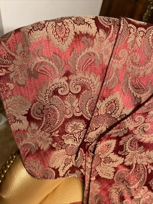 Juego de 3 Corredores de Mesa Brocado Borgoña y Dorado con Borlas 13" x 64" Usados en Excelente Condición Foto 1 de 4