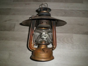 Vecchia lampada a petrolio BAT n. 158 con paralume lanterna antitempesta - Foto 1 di 6