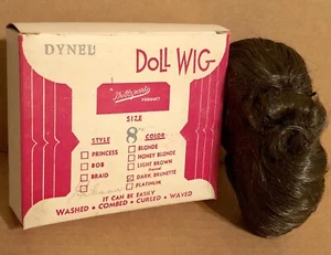 Dollspart Größe 8 dunkel brünette Puppenperücke Puppenhaar Gibson-Stil neu im Karton DYNEL - Bild 1 von 3
