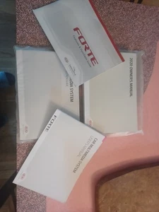 2020 20 KIA FORTE OWNER'S MANUAL SET BOOK  - Bild 1 von 8