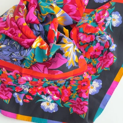 Bufanda de seda vintage con borde enrollado a mano de 52 pulgadas acuarela floral roja cuadrada grande Foto 1 de 4